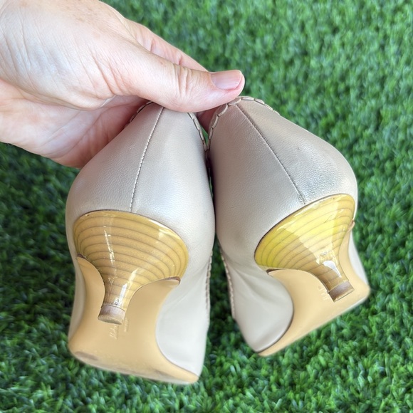 SALVATORE FERRAGAMO Luxury Italian Designer Nude Kitten Heels size 9.5 - Picture 4 of 12